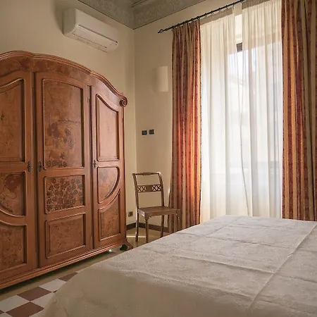 Oda ve Kahvaltı Campo Marzio Charming Roma